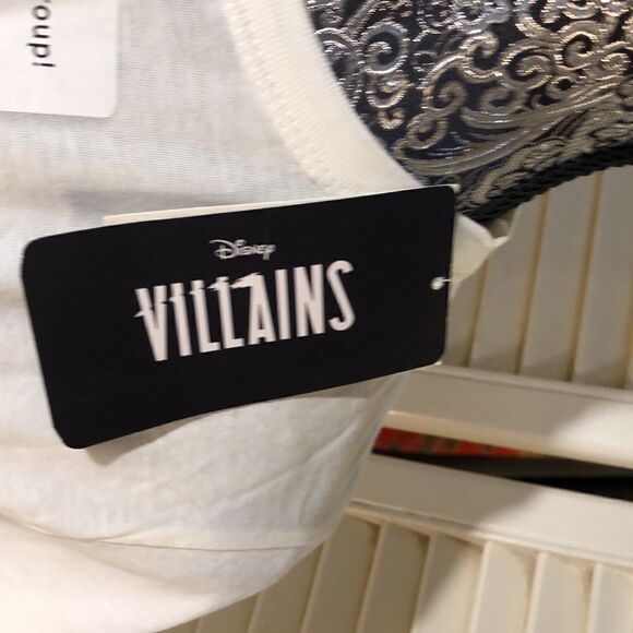 NWT Disney Villains 🦹♀️ Evil Queen Text Thread 🧵 T Shirt. - Picture 8 of 10